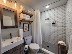 Combined shower/bathtub, hair dryer, towels, soap