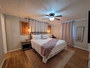 3 bedrooms, desk, iron/ironing board, free WiFi