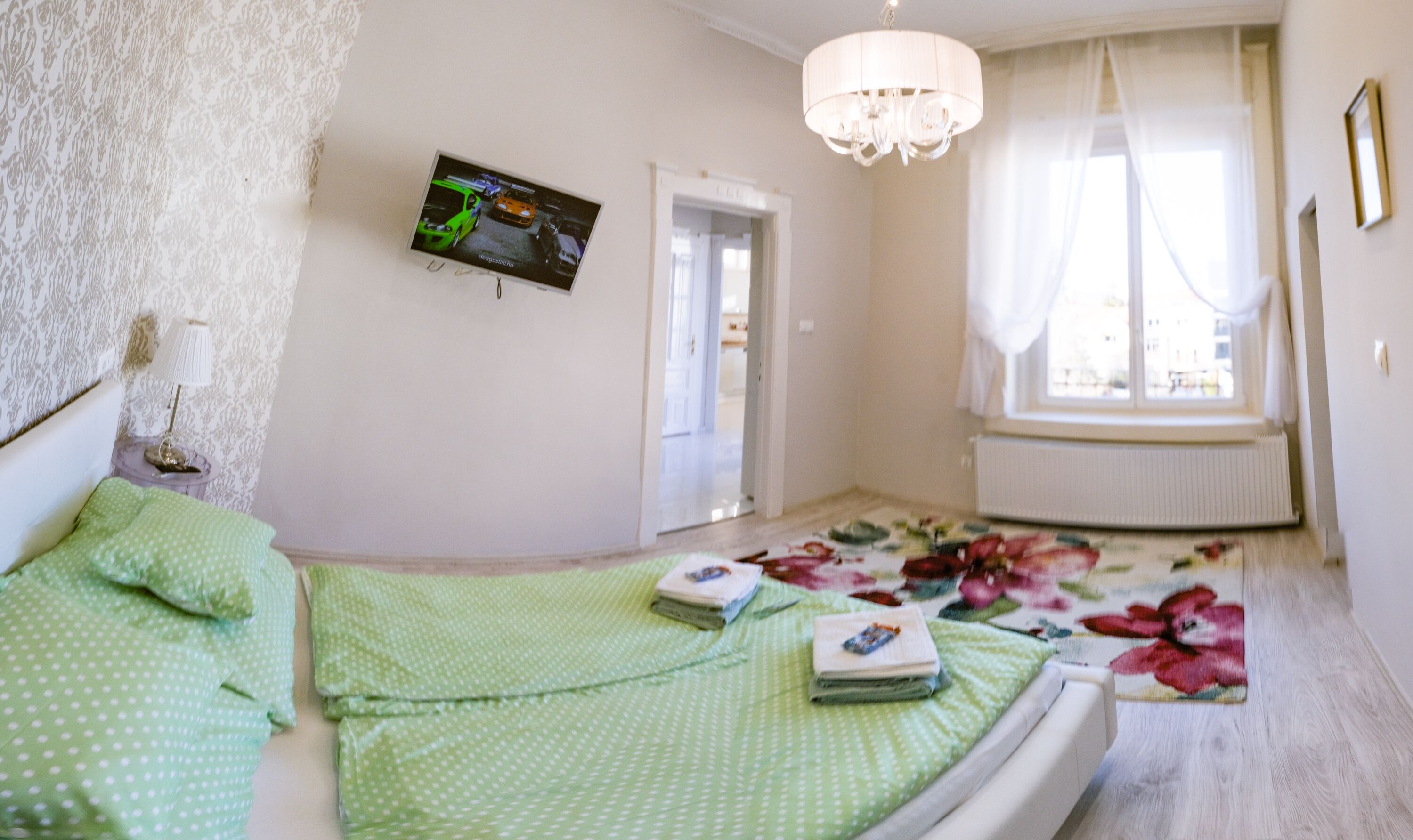 3 habitaciones, escritorio, tabla de planchar con plancha y wifi gratis 