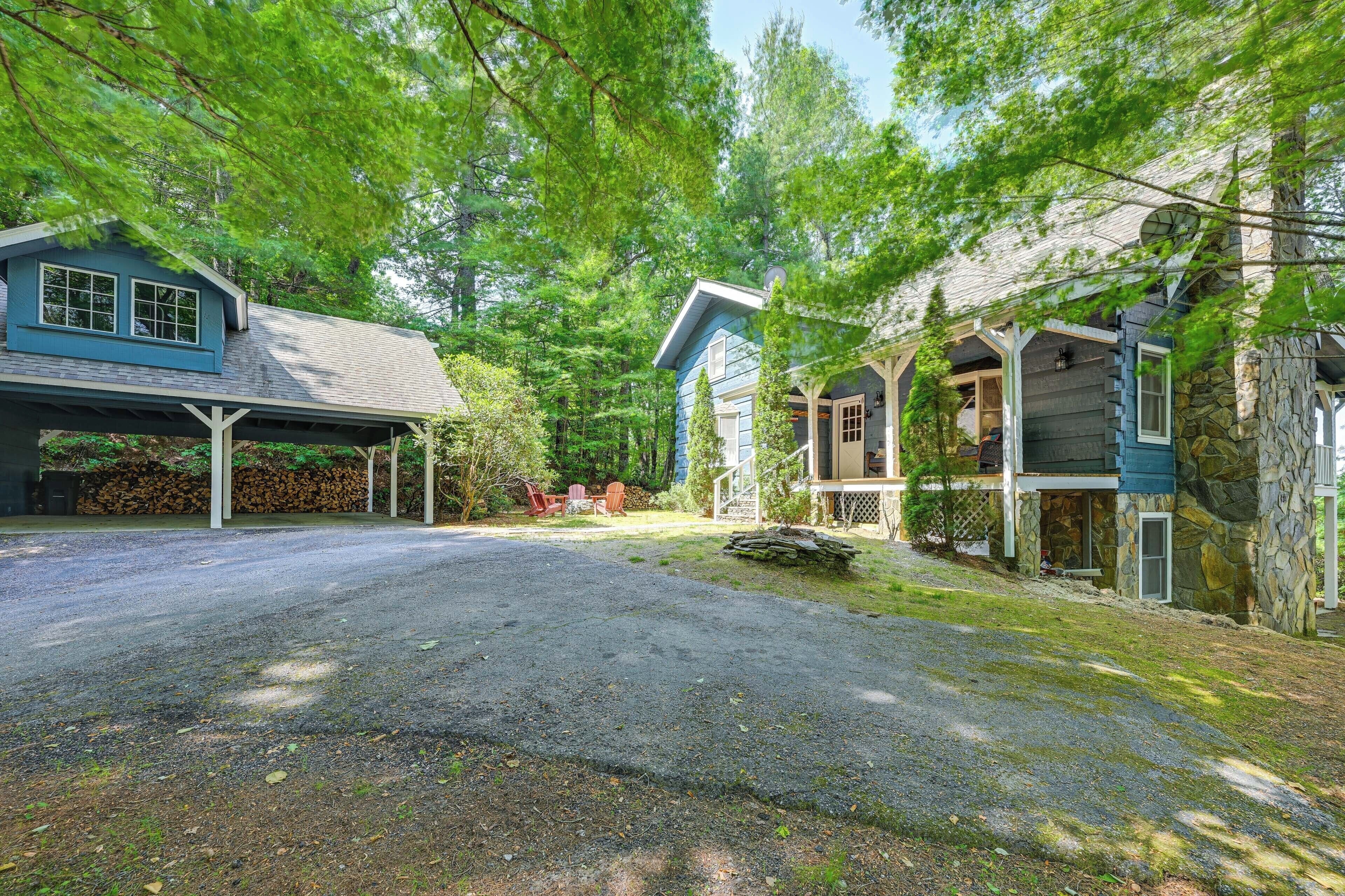 Spacious Sky Valley Home with Resort Perks!