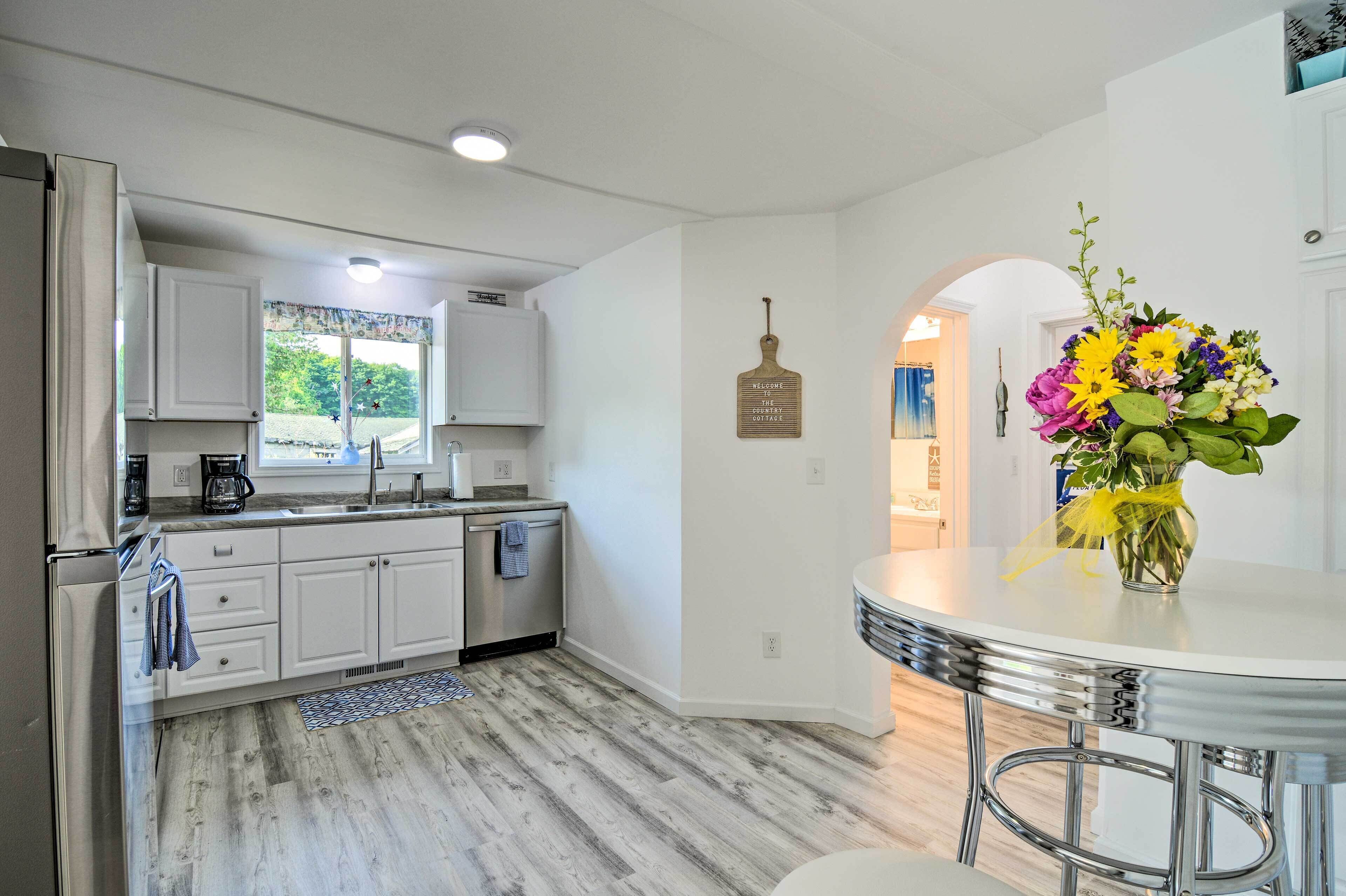 Fridge, microwave, stovetop, dishwasher
