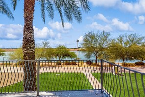 Property grounds - Waterfront Getaway w/ Free WiFi, Central A/C, Washer/Dryer, & Shared Pool (Tempe)