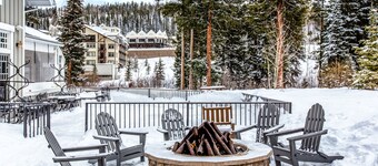 Mountain View Studio w/ Gas Fireplace, and High-Speed WiFi