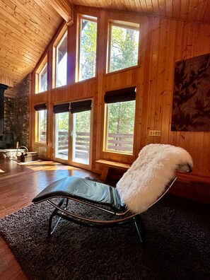 Interior - Sierra City Loves Falls Cabin - Walking Distance to Waterfall & PCT (Sierra City)