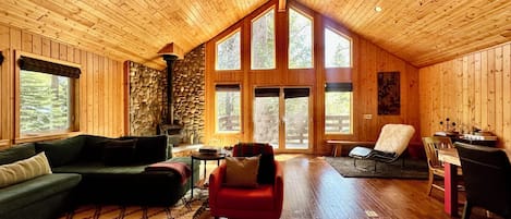 Téléviseur connecté, foyer, livres