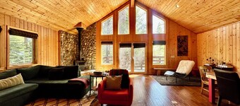 Sierra City Loves Falls Cabin - Walking Distance to Waterfall & PCT