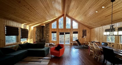 Sierra City Loves Falls Cabin - Walking Distance to Waterfall & PCT