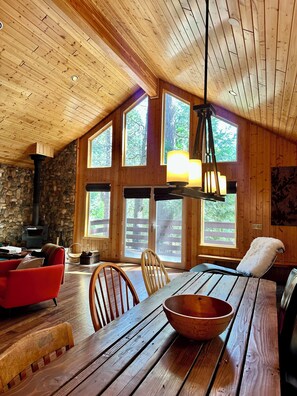 Interior - Sierra City Loves Falls Cabin - Walking Distance to Waterfall & PCT (Sierra City)