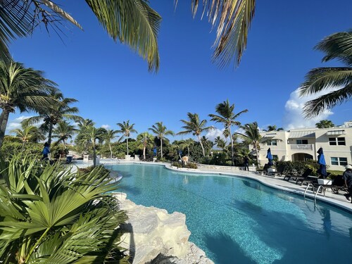 Seas the Day TCI covered balcony, patio dining, gated entrance, on site security