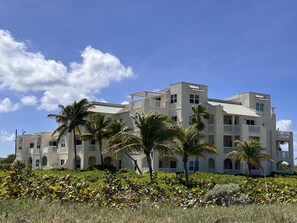Exterior - Seas the Day TCI covered balcony, patio dining, gated entrance, on site security (Bluehills)