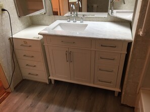 Suihkun ja ammeen yhdistelmä