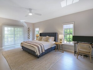 4 bedrooms, iron/ironing board, WiFi
