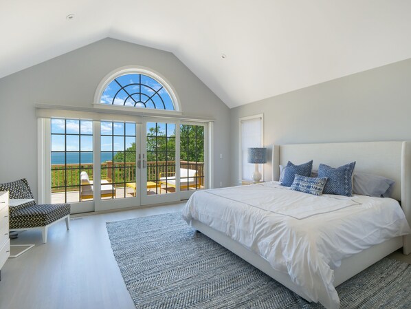 4 bedrooms, iron/ironing board, WiFi