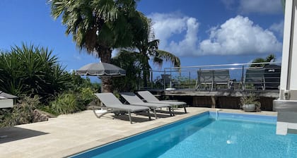 MAGNIFIQUE VILLA AVEC VUE SUR LA PLUS BELLE VUE DE LA MER DES CARAIBES