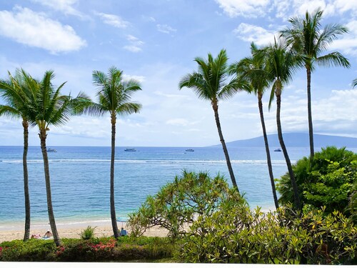 Lahaina Shores 337  Spectacular Oceanfront Corner Unit - Free Local Activities
