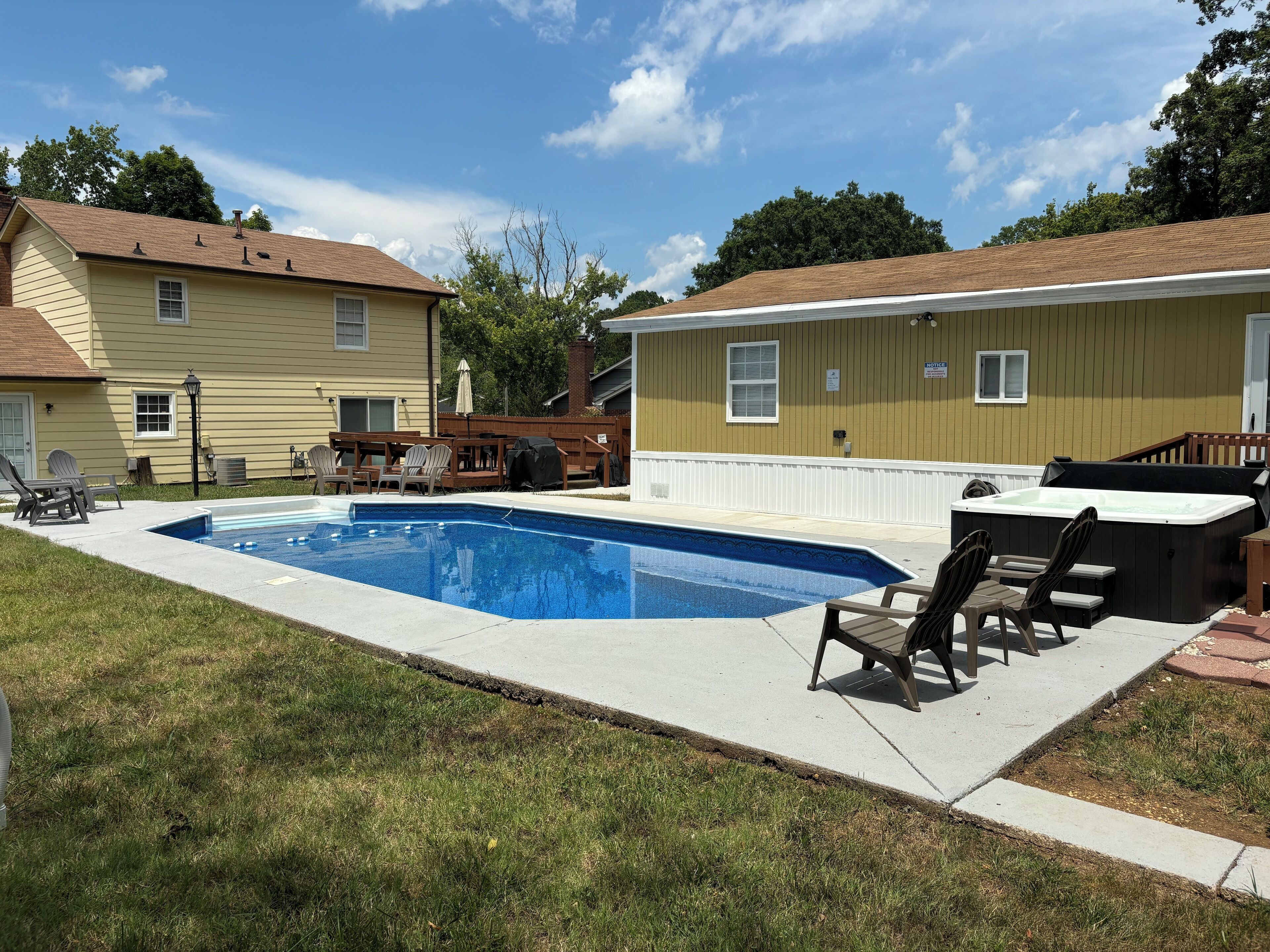 Luxurious Home w/Pool House & Private Pool