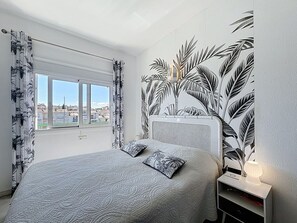 1 bedroom, iron/ironing board, travel cot, free WiFi