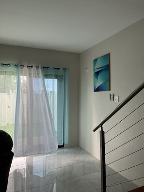 Interior - Modern Townhouse with beach/pool access which offers peace, quiet and relaxation (Discovery Bay)