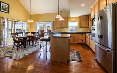 Wapiti Valley Wayfarer- family mountain retreat in Wapiti