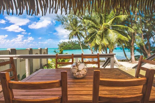 Outdoor dining - Muri Lagoon Villa, Private Beach Front 2-Bedroom Villa on the famous Muri Beach (Rarotonga)