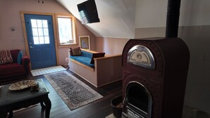 Smart TV, fireplace, books, stereo - Artist Retreat~Forest Getaway~Adventurers~Hunters~Writers~Nature Lovers (El Rito)