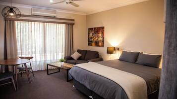 Executive - King with Spa | Premium bedding, pillowtop beds, free minibar items