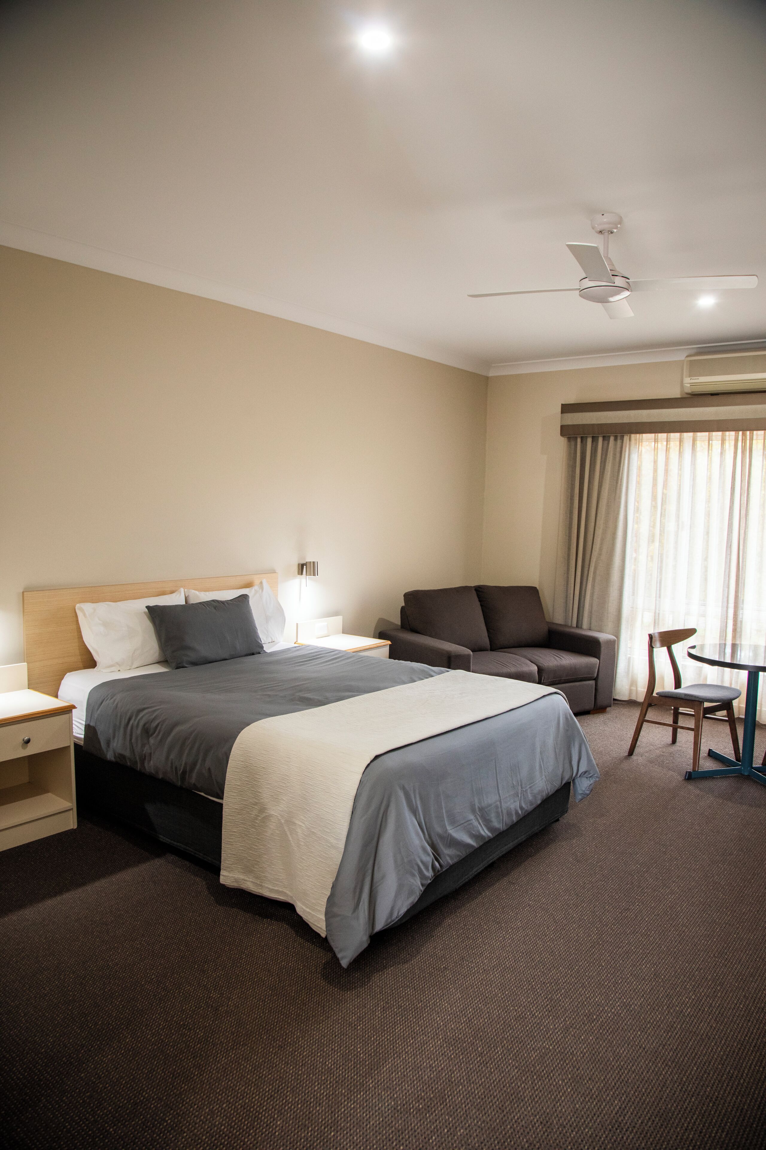 Executive kamer (Queen) | Luxe beddengoed, pillowtop-bedden, een minibar met enkele gratis items