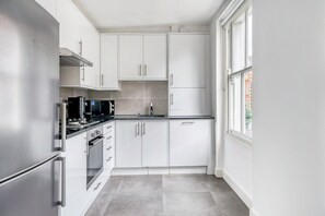 Réfrigérateur, micro-ondes, four, lave-vaisselle