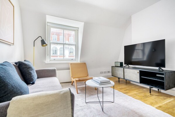 Fernseher, Stereoanlage