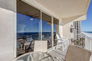 Outdoor dining - Shores of Panama 702: Premier Luxury Beachfront (Panama City)