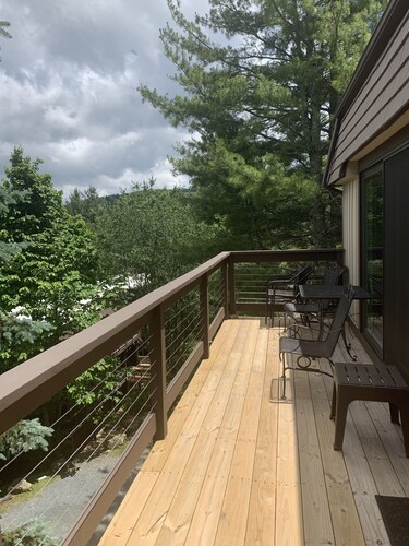 Spend your Holiday & Ski vacations at this Beech Mtn. Condo near the Ski Resort