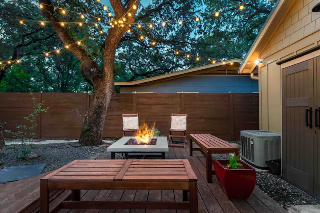 Zilker Getaway: Saltwater Pool and Walk to ACL