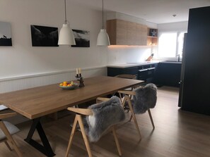 Dining - Luxury 2 Bedroom Chalet in Thredbo, Beside Gunbarrel Express Quad Chair (Thredbo)