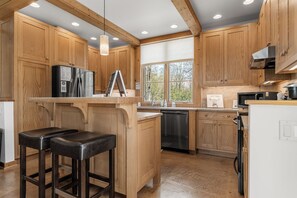 Microondas, horno, parrilla de estufa y lavavajillas 