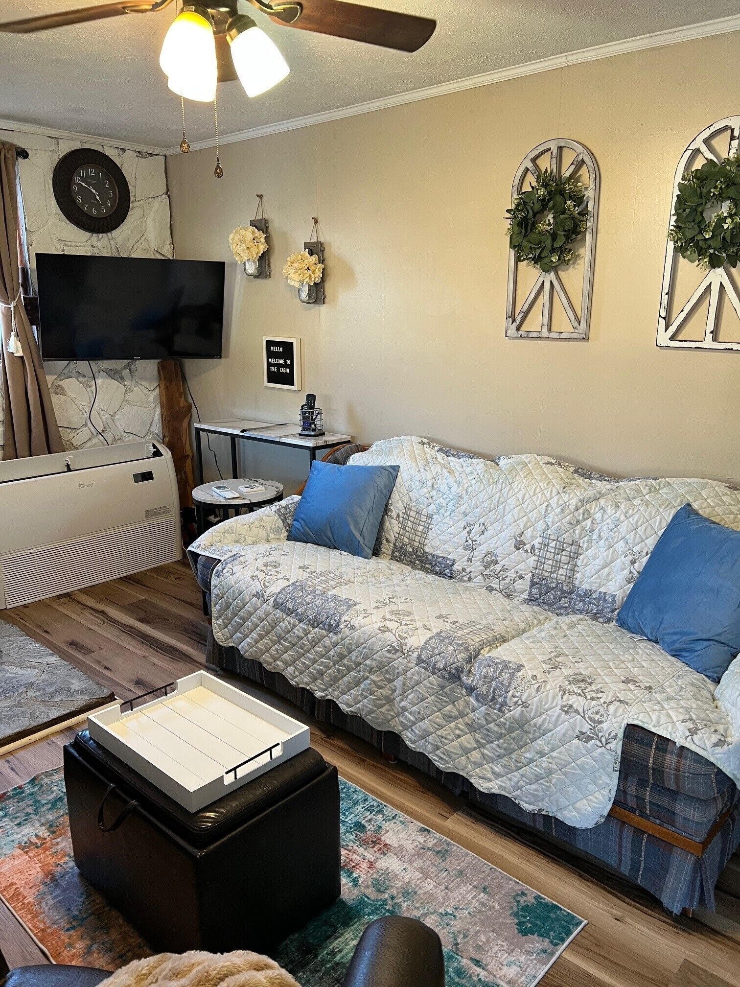 Smart-tv och eldstad