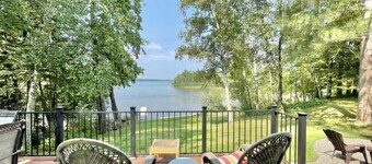 Relax and recharge! Cabin on a tranquil bay on Deer Lake is a perfect get away! 
