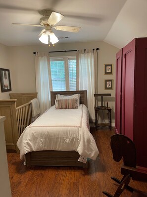 3 bedrooms, iron/ironing board, free WiFi, bed sheets