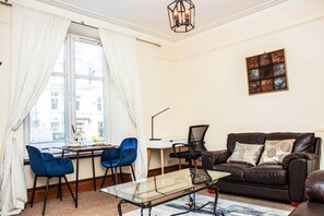 TV - Summit Westend 1 Bed Cosy Flat by Royal Infirmary (Aberdeen)