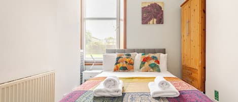1 habitación, tabla de planchar con plancha, wifi y ropa de cama