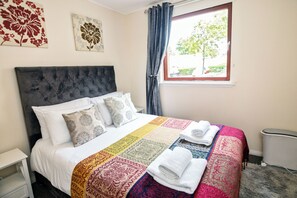 2 bedrooms, iron/ironing board, WiFi, bed sheets
