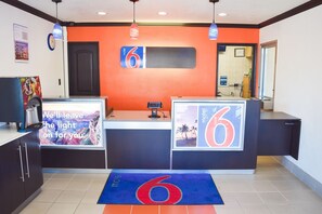 Lobby - Motel6 San Diego, CA - Airport - Harbor (San Diego)