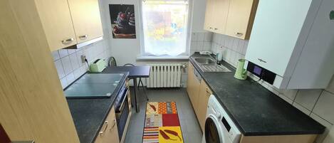 Kühlschrank, Ofen, Herdplatte, Geschirrspüler