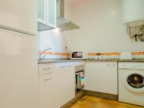 Frigorifero, microonde, forno, macchina per tè/caffè