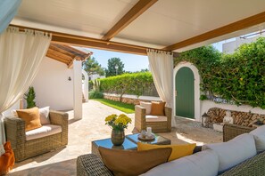 Terrace/patio - GAVINA D'OR - Cozy villa with garden and barbecue in Cala Egos. Free WIFI. (Cala d'Or)