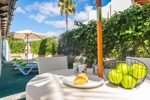 Outdoor dining - GAVINA D'OR - Cozy villa with garden and barbecue in Cala Egos. Free WIFI. (Cala d'Or)
