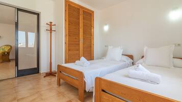 3 bedrooms, iron/ironing board, free WiFi, bed sheets