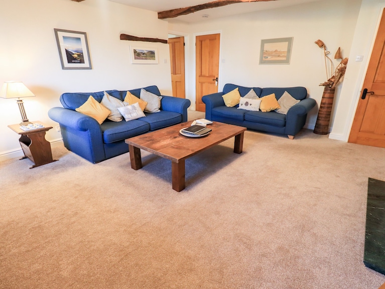 St. Peters Cottage, Pet Friendly, With A Garden In Milnthorpe - Kendal