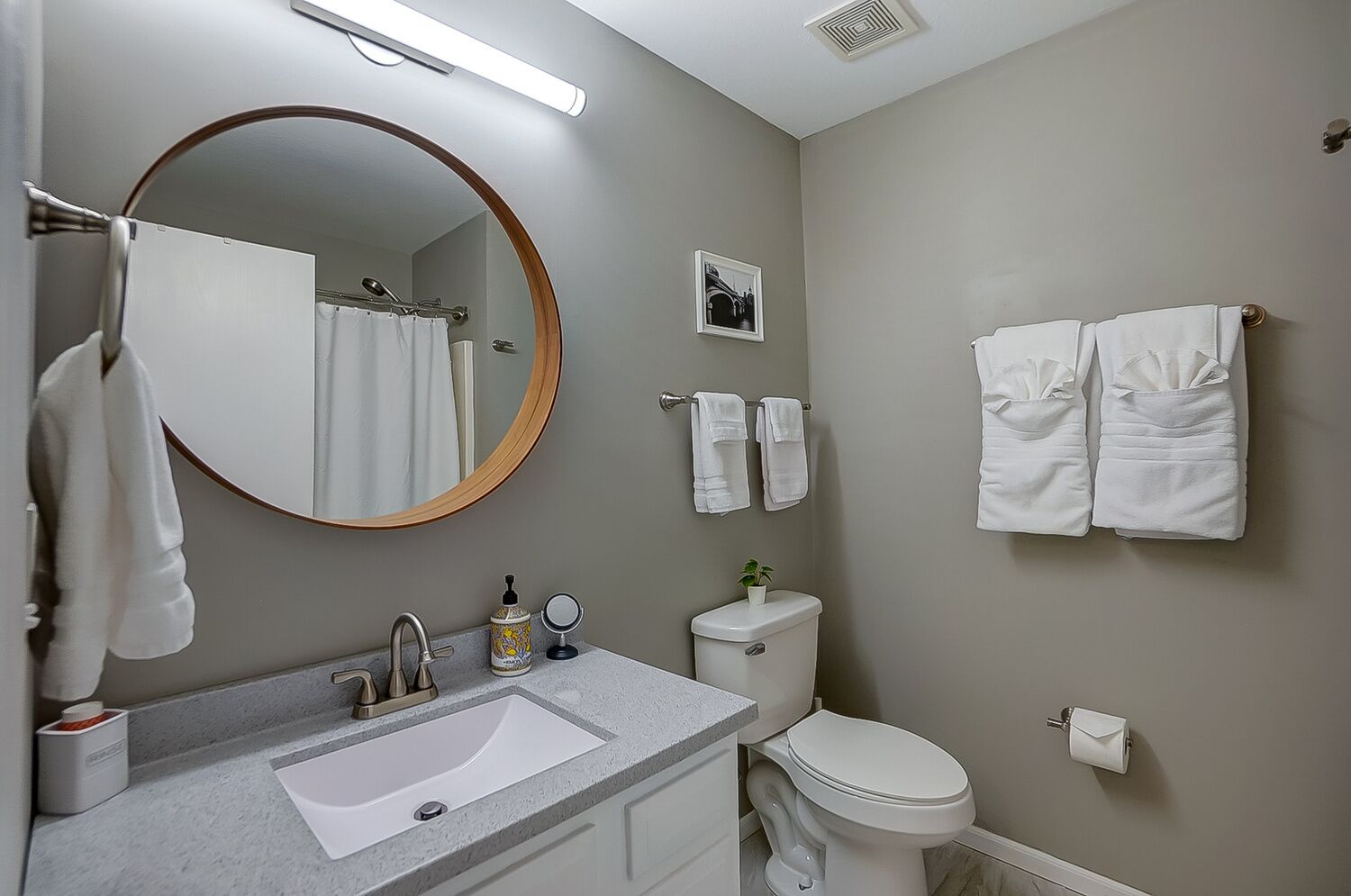 Combined shower/tub, towels, soap, toilet paper