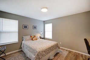 3 bedrooms, iron/ironing board, free WiFi, bed sheets