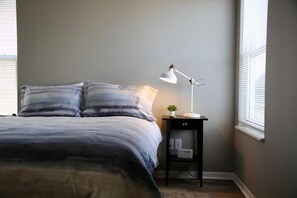 2 bedrooms, iron/ironing board, free WiFi, bed sheets - ChampionHill - Pick & Roll into Spooky Nook 2BD Townhome with Off Street Parking (Hamilton)